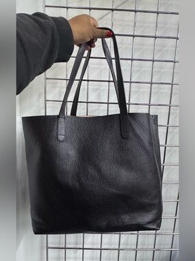Cuyana Classic Easy Tote Pebbled Leather Bag Black